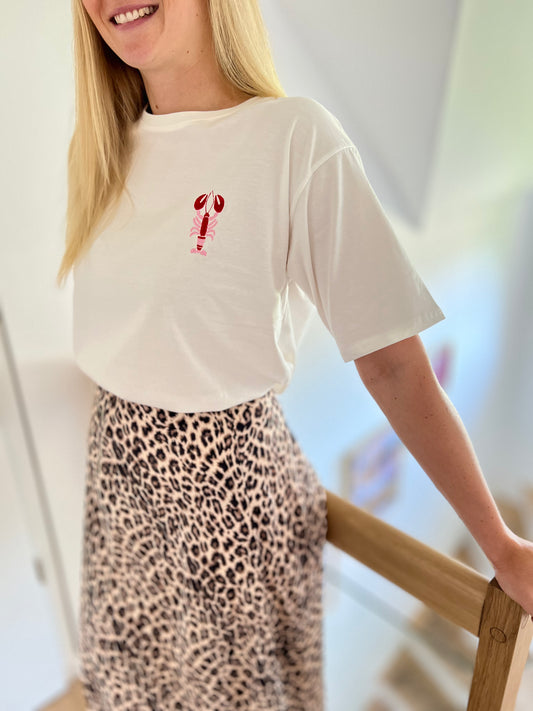 T-Shirt „Hummerliebe“ – Weiß mit rotem Hummer-Stick